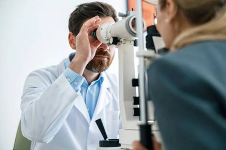 Ophthalmological consultation